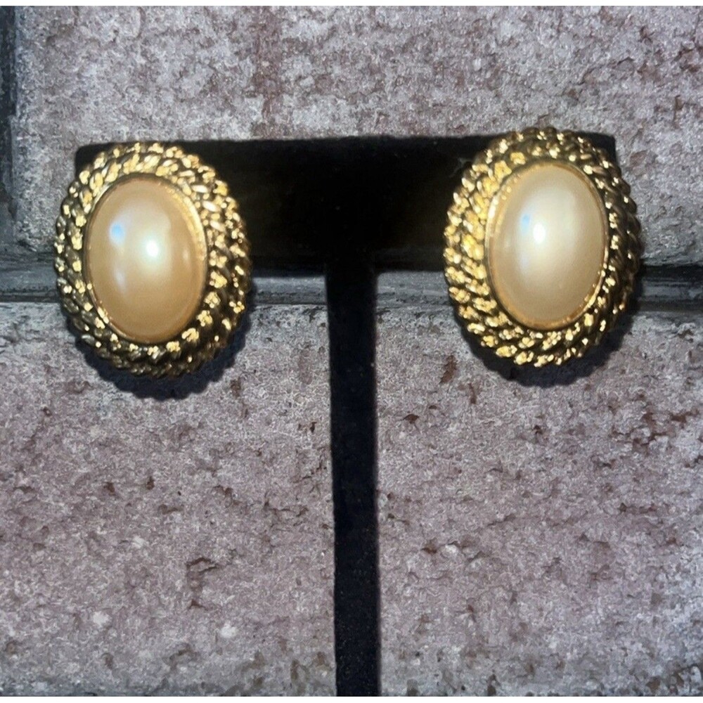 Vintage Daniel Fassion Pearl Cabochon Gold Tone Halo Pierced Earrings